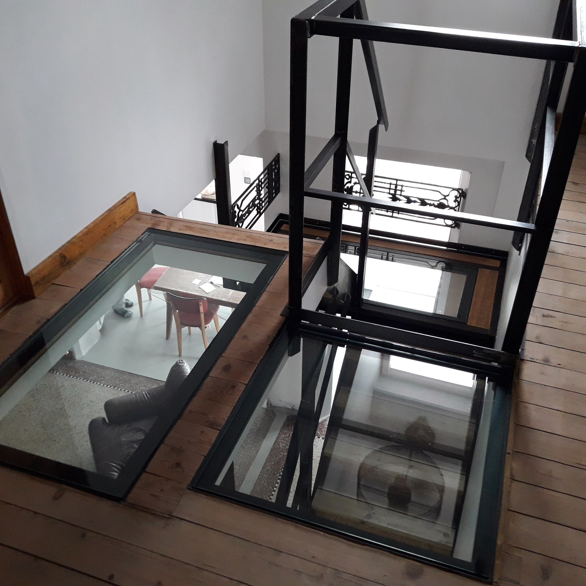 Étagère en Verre sur Mesure : maximiser l’espace avec panache ! 3 dalle de sol